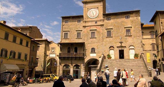El centro de la ciudad de Cortona, cerca de Arezzo en Toscana
