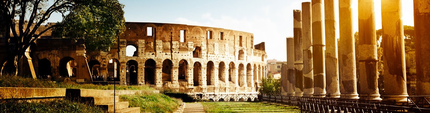 Detalles del Coliseo y del Foro Romano en Roma